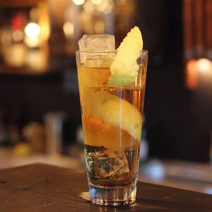 Horse's Neck (Alcoholic Ordinary Drink Highball glass)